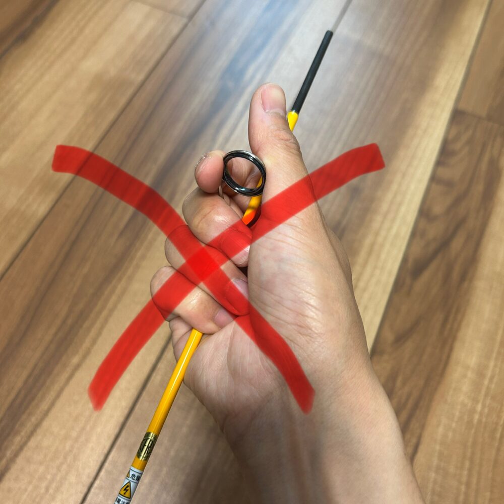 ガイドを握って抜かないこと